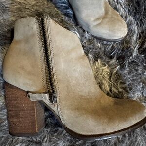 Matisse Grey ankle bootie with size zip, 3.25” heel for fall